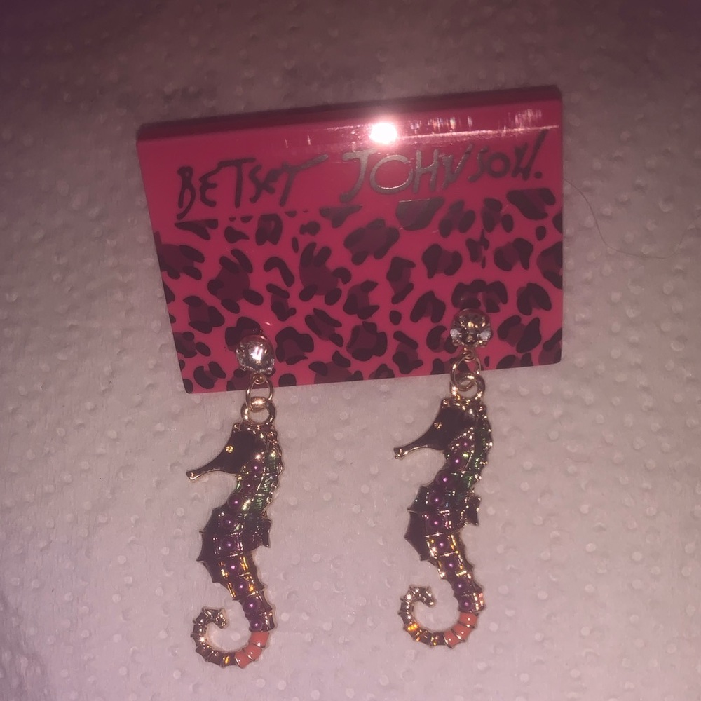 NEW Betsey Johnson Seahorse Pearl Crystal Enamel Earrings 1” Beach Bohemian NWT - Picture 4 of 7